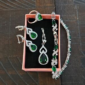Emerald-green Teardrop Gemstones Jewelry Set: Earrings, Bracelet, Necklace, Ring